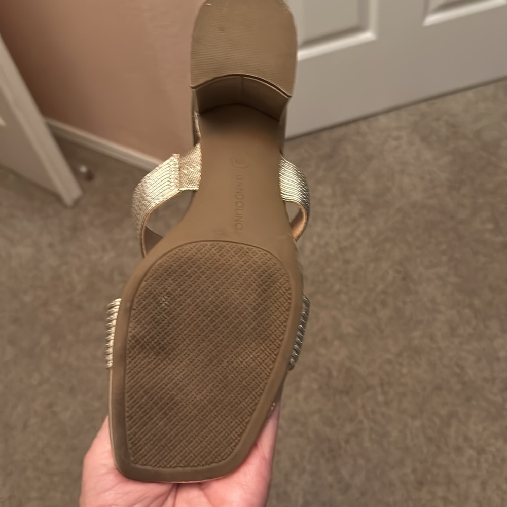 Bandolino gold slip in heels size 8 - Picture 2 of 4